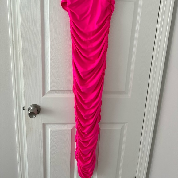 Good American hot pink scrunch maxi dress - Picture 4 of 7